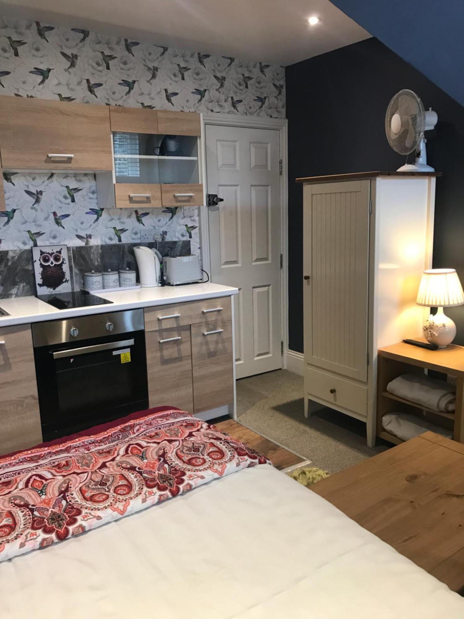 Acacia Villas Guest House ギルフォード エクステリア 写真